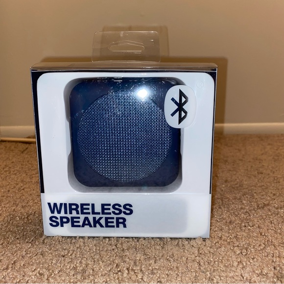 BLUETOOTH Wireless Speaker Navy NWT - Picture 1 of 3